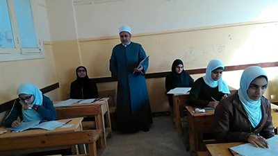 مطروح اليوم.. بدء امتحانات الأزهر لصفوف النقل ووكيل تعليم مطروح يشدد علي قوانين الامتحانات 