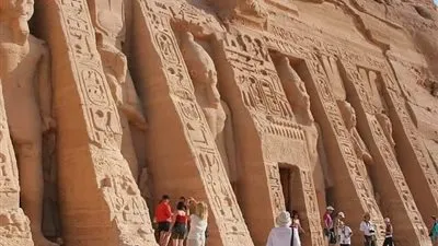 نقيب شرطة لسياح إسرائيليين في الأقصر: 