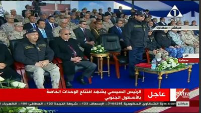 السيسي يرتدي زي القوات البحرية في افتتاح أعمال تطوير ميناء سفاجا