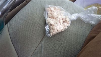 ضبط 623 ألف حبة كبتاجون مهربة داخل  شاحنة نقل أعلاف بالمدينة 