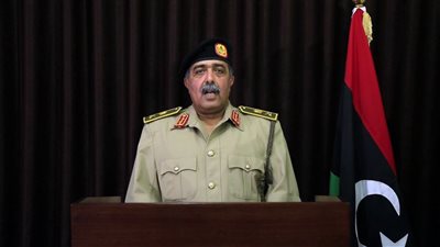 رئيس أركان الجيش الليبي يطالب مصلحة الجوازات بإيقاف منح الجنسية الليبية