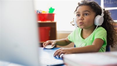 استطلاع: الأطفال والمراهقون يواجهون صعوبة في شروط مواقع التواصل