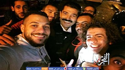 خالد النبوي وسيلفي مميز مع شباب الجمالية من كواليس 
