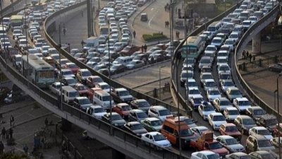 دراسة: السكن قرب الطرق المزدحمة يزيد خطر الإصابة بالخرف