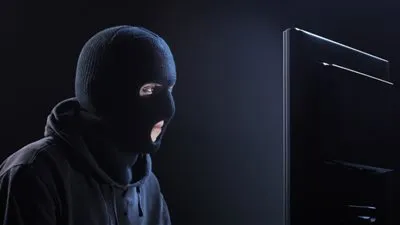 مسؤول استخباراتي أمريكي: الأنشطة الروسية تتجاوز أعمال القرصنة