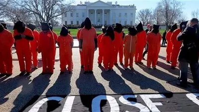 البيت الأبيض يرجح نقل مزيد من السجناء من 