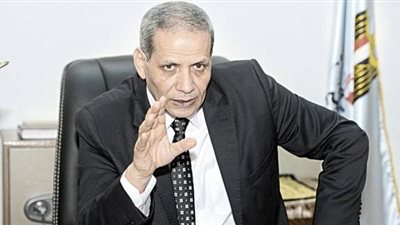 رجال أعمال يسيطرون على مجالس أمناء وآباء المدارس.. و