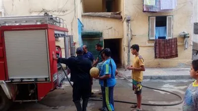 إصابة شخصين في حريق محدود داخل وحدة سكنية بالسويس 