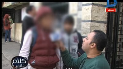 مفاجأة صادمة.. مدرس يشترط على الطلاب 