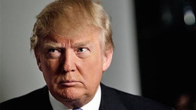 ترامب يعين مديرا للاستخبارات يخضع لعقوبات روسية