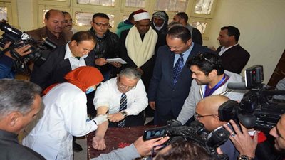 محافظ المنيا يشارك في فعاليات حملة 