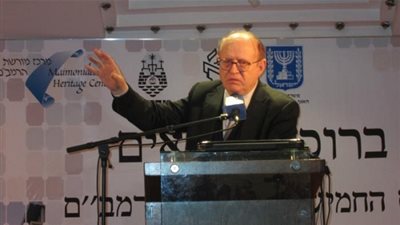 محامى نتنياهو:تبادل السجائر بين الأصدقاء لا يُعتبر جريمة  يعاقب عليها القانون