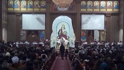 بالصور.. توافد الأقباط علي كنيسة العذراء وسط تشديدات أمنية