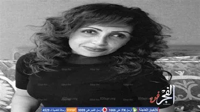 فنان كبير يلقي بملابس زوجته الكفيفة في الشارع ويطردها من شقتها 