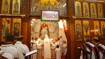آلاف الأقباط يؤدون صلوات قداس عيد الميلاد في الدقهلية بالدعاء لمصر (صور)