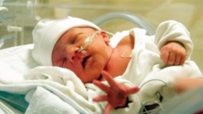 “رعاية الكنغر” تفيد الأطفال المبتسرين