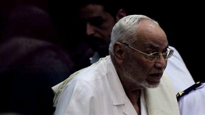 ابنة مهدي عاكف تنفي شائعات وفاة والدها: 