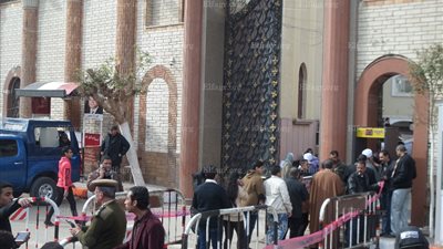 إجراءات أمنية مشددة أمام مطرانيات وكنائس سوهاج في عيد الميلاد (فيديو وصور)