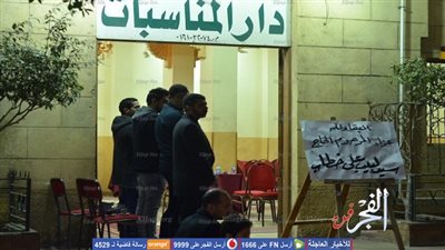 بدء عزاء والد الفنانة انجي خطاب بحضور إيهاب فهمي (صور)