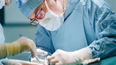 أطباء يعثرون على جمجمة وكتل شعر داخل مبيض فتاة !