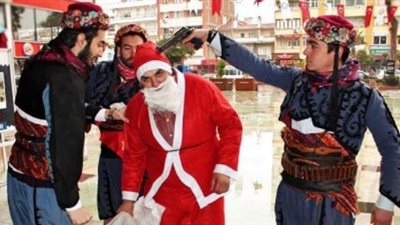 صحيفة إسبانية: تركيا أطلقت حملة رسمية ضد الاحتفال بأعياد الميلاد