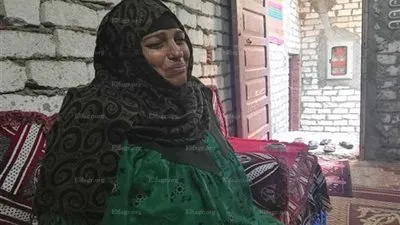 والدة أحد شباب بني سويف المختطفين في ليبيا تستغيث بالسيسي.. وشقيقه: سافر للقمة العيش (فيديو)