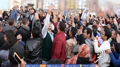 تامر حسني يتسبب في غلق شوارع الهرم (فيديو)