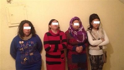 القبض على 4 ساقطات أثناء ممارستهن الرزيلة مع سائق بمنطقة السلام 