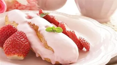 أسهل طريقة لعمل الأكلير بالفراولة