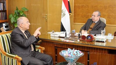 ننشر تفاصيل لقاء محافظ دمياط بتجار الأخشاب (صور)