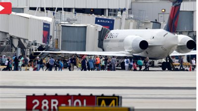 كاميرات المراقبة تلتقط مقاطع صادمة لعملية إطلاق نار بمطار في فلوريدا (فيديو)