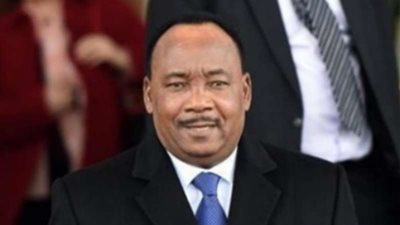 رئيس النيجر يغادر الرياض متوجهاً إلى المدينة المنورة