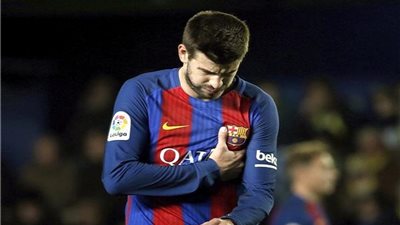 برشلونة.. جيرارد بيكيه يفتح النار على التحكيم الإسباني