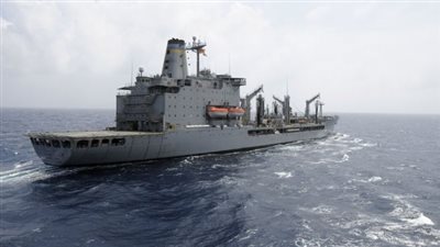 البحرية الأمريكية تكشف سبب إطلاق النار باتجاه قوارب إيرانية في الخليج