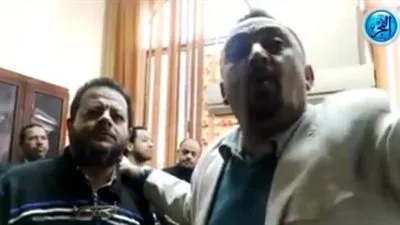بيطريون يتهمون نقيبهم بالتواطؤ لصالح قانون هيئة الدواء (فيديو)