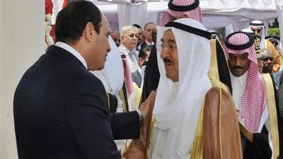 أمير الكويت يعزي الرئيس السيسي في شهداء حادث العريش الإرهابي