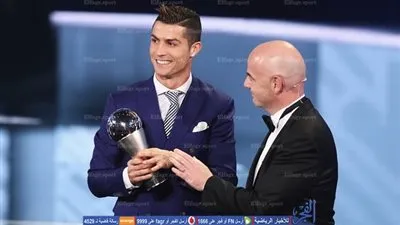 شاهد - رونالدو يتوج بجائزة أفضل لاعب في 2016 (فيديو)