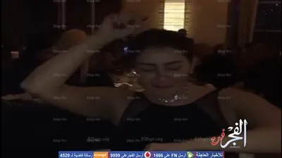 غادة عبدالرازق ترقص في ملهى ليلي وتثير غضب جمهورها (فيديو) 