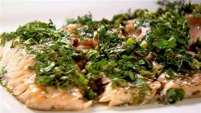 طريقة تحضير شرائح سمك السلمون المتبل بالأعشاب.. مناسبة للدايت