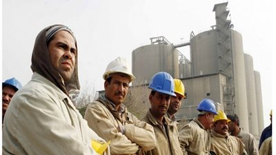 بسبب الأزمات الاقتصادية.. هل تغلق الخليج أبوابها في وجه العمالة المصرية؟