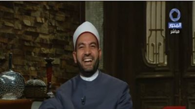 سالم عبد الجليل يدخل في نوبة ضحك على الهواء (فيديو)