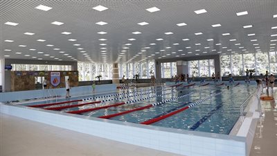 المحكمة الأوروبية تلزم الفتيات المسلمات بالسباحة في المدارس المختلطة