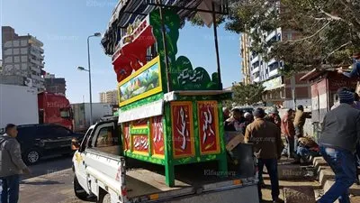 إزالة الاشغالات والباعة الجائلين من أمام وكالة الخضار بالإسكندرية (صور)