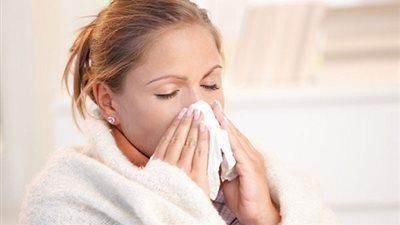 حيل تجميلية تخلصك من آثار الزكام.. تعرفي عليها