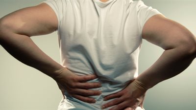 اطباء يوضحون علاقة آلام الظهر بحالة الطقس !