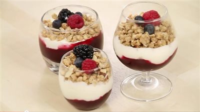 طريقة عمل تارت الشوفان بالزبادي والتوت