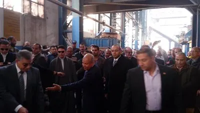 وصول وزير التموين لمصنع سكر 