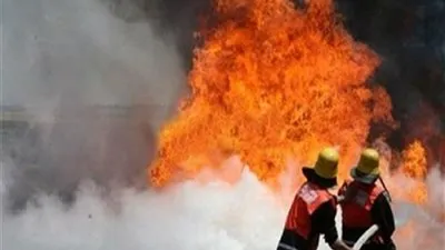 حريق هائل يلتهم مخزن بمنطقة 