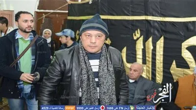 عمرو عبدالجليل مع عدد من الفنانين في عزاء والدة الفنان أحمد عزمي (صور)