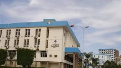 السويس اليوم. قائد القيادة الموحدة يتفقد المجمع الطبي بالجامعة وإصابة 3 في حوادث متفرقة والمحافظ يتفقد محطة الزراير